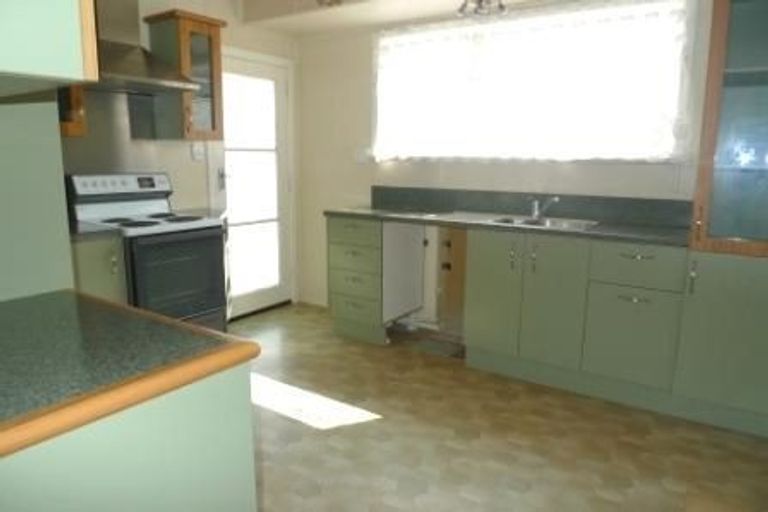 Photo of property in 15 Catherine Crescent, Paparangi, Wellington, 6037