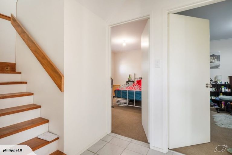 Photo of property in 21a Cleve Road, Green Bay, Auckland, 0604