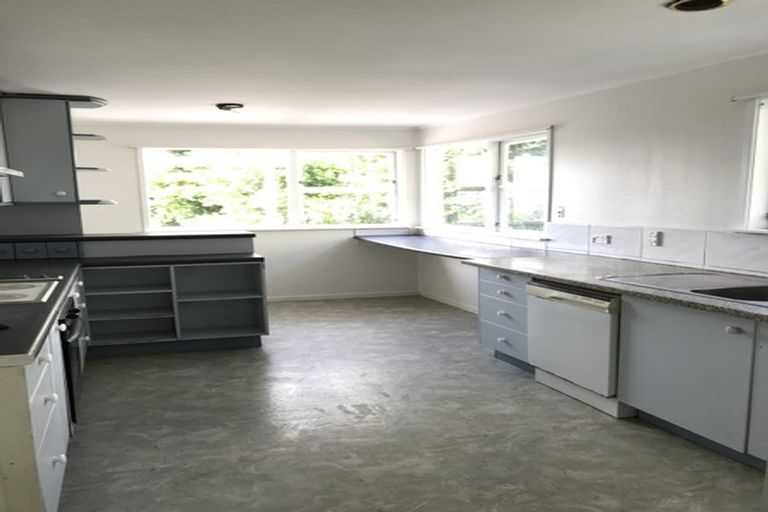 Photo of property in 37 Sequoia Place, Sunnynook, Auckland, 0620