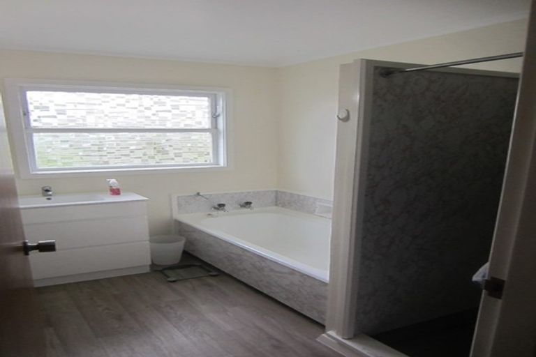 Photo of property in 2 Fyvie Avenue, Tawa, Wellington, 5028