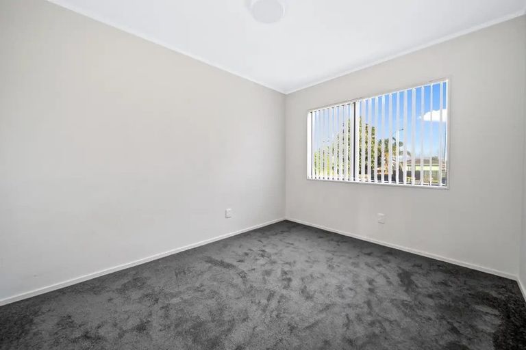 Photo of property in 22 Dungarvon Place, Clendon Park, Auckland, 2103