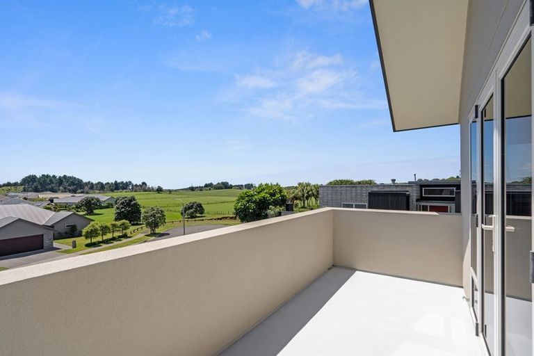 Photo of property in 10 Sampson Avenue, Waiwhakaiho, New Plymouth, 4312
