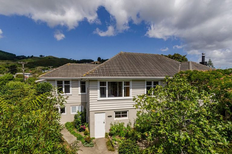 Photo of property in 22 Raroa Terrace, Tawa, Wellington, 5028