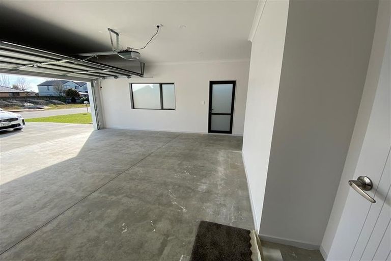 Photo of property in 9 Nagra Lane, Papakura, 2110