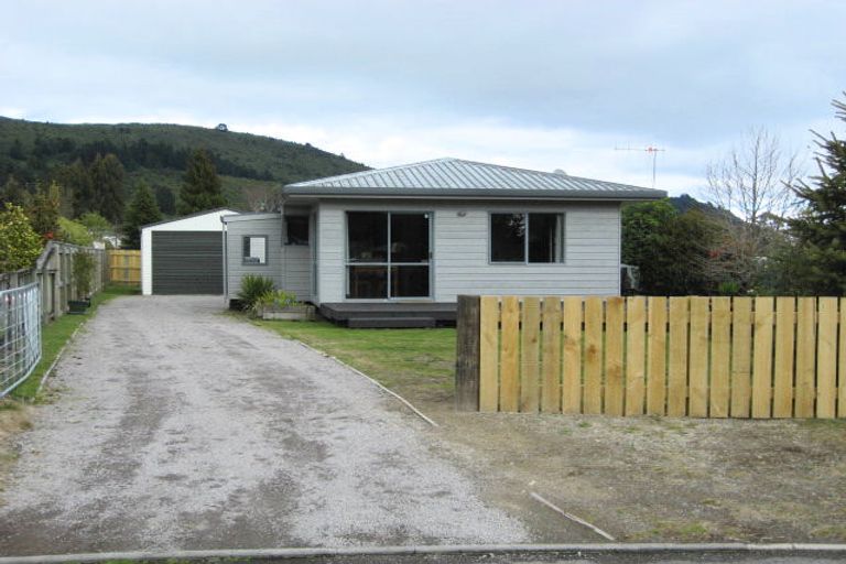 Photo of property in 4 Antonia Place, Kinloch, Taupo, 3377