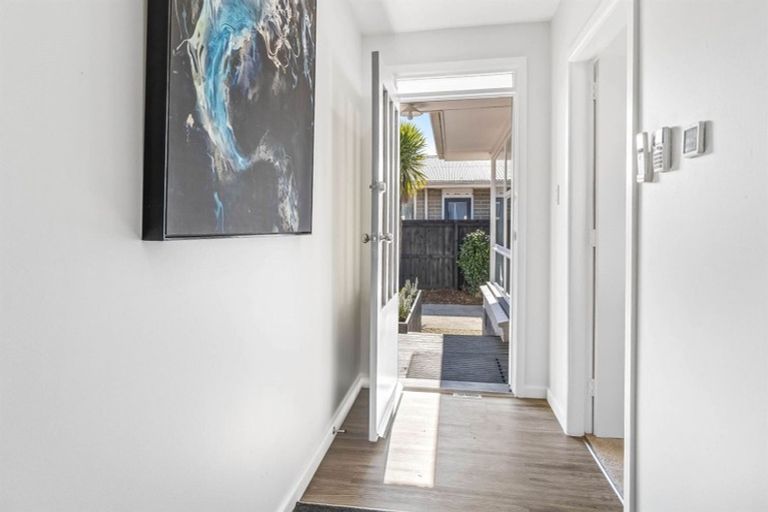 Photo of property in 106 Avondale Road, Avondale, Christchurch, 8061