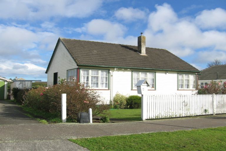 Photo of property in 42 Clyde Crescent, Roslyn, Palmerston North, 4414