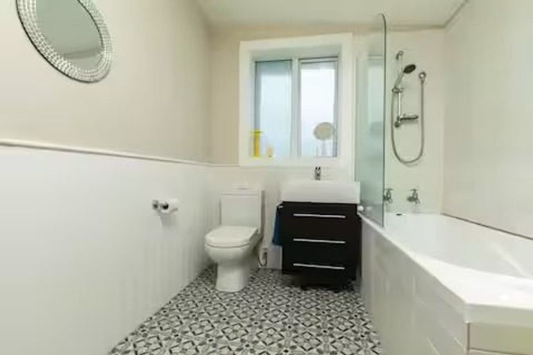 Photo of property in 4 Outlook Road, Greenhithe, Auckland, 0632