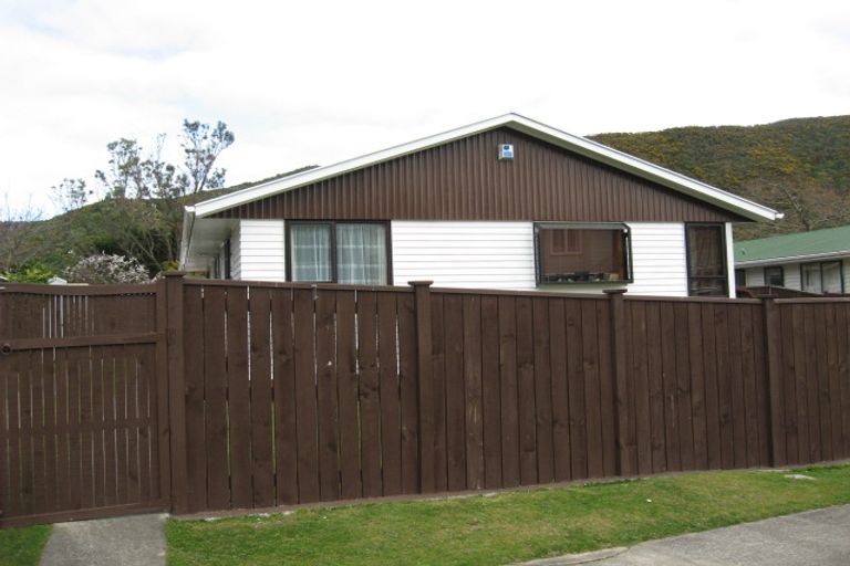 Photo of property in 8 Ngaturi Grove, Wainuiomata, Lower Hutt, 5014