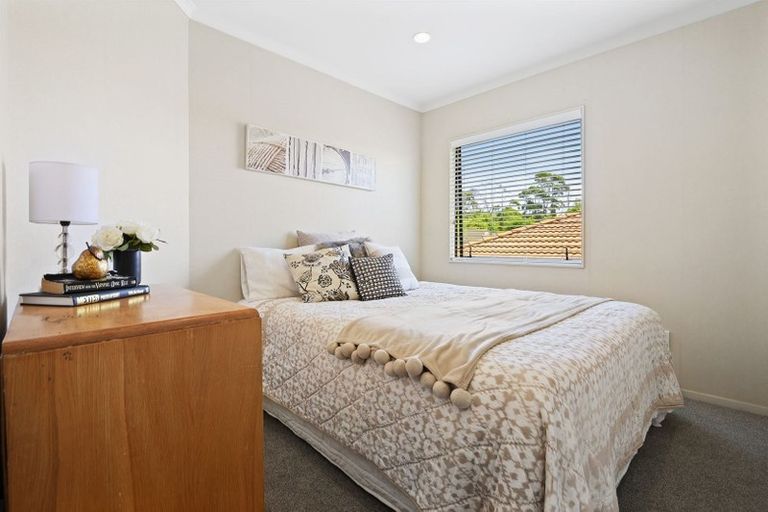 Photo of property in 15 Lilybank Crescent, East Tamaki, Auckland, 2013