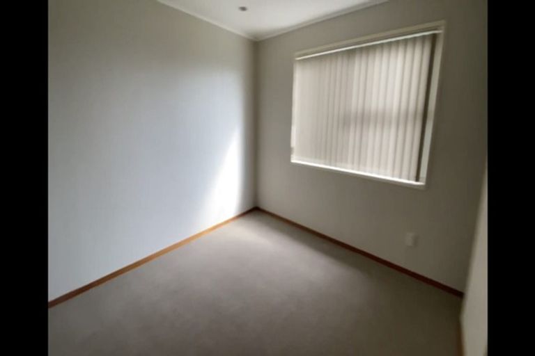 Photo of property in 34 Kirby Street, Glendene, Auckland, 0602