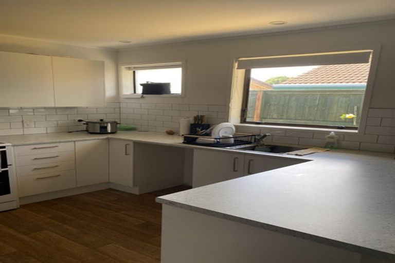 Photo of property in 1/6 Annette Avenue, Te Atatu South, Auckland, 0610