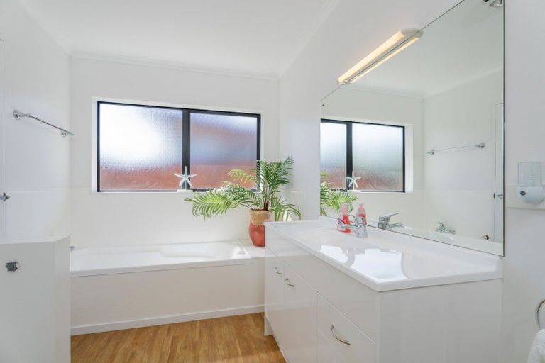 Photo of property in 1 Cobham Lane, Whitianga, 3510