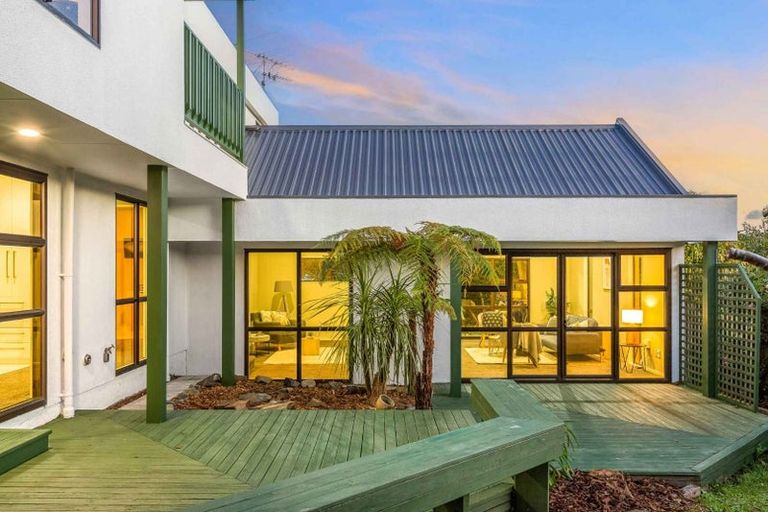 Photo of property in 22 Joseph Banks Drive, Whitby, Porirua, 5024