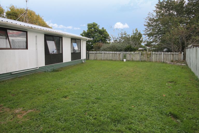 Photo of property in 2/13 Rollerson Street, Papakura, 2110