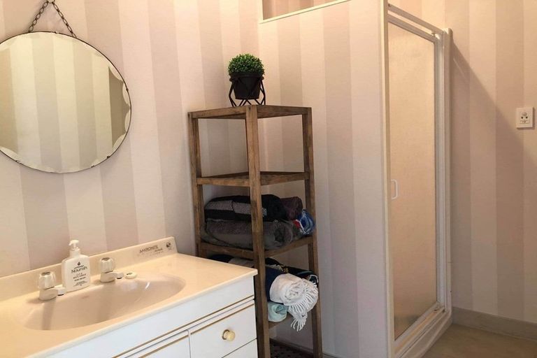 Photo of property in 19 Waiau Street, Manapouri, 9679