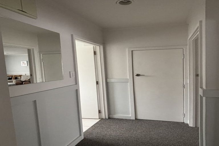 Photo of property in 1/10 Agincourt Street, Glenfield, Auckland, 0629