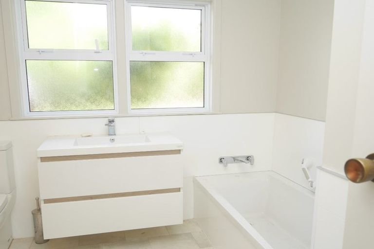 Photo of property in 369 Te Moana Road, Waikanae, 5036