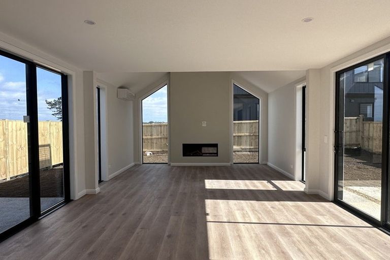 Photo of property in 12 Catalina Avenue, Rosehill, Papakura, 2113