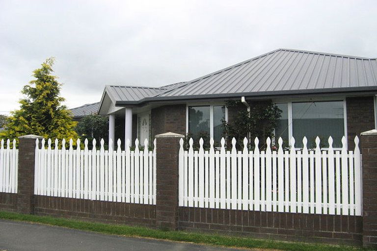 Photo of property in 1 Farnswood Place, Redwood, Christchurch, 8051