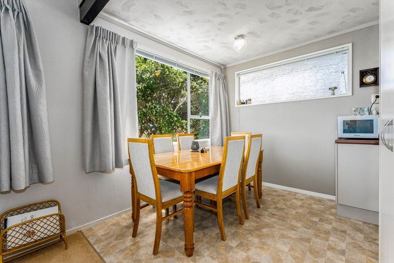 Photo of property in 16 Hicks Close, Whitby, Porirua, 5024