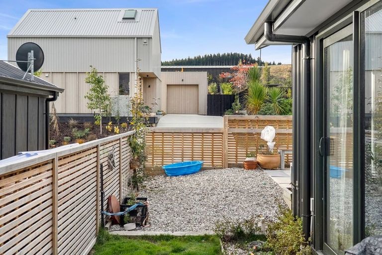 Photo of property in 17 Tuke Lane, Wanaka, 9305