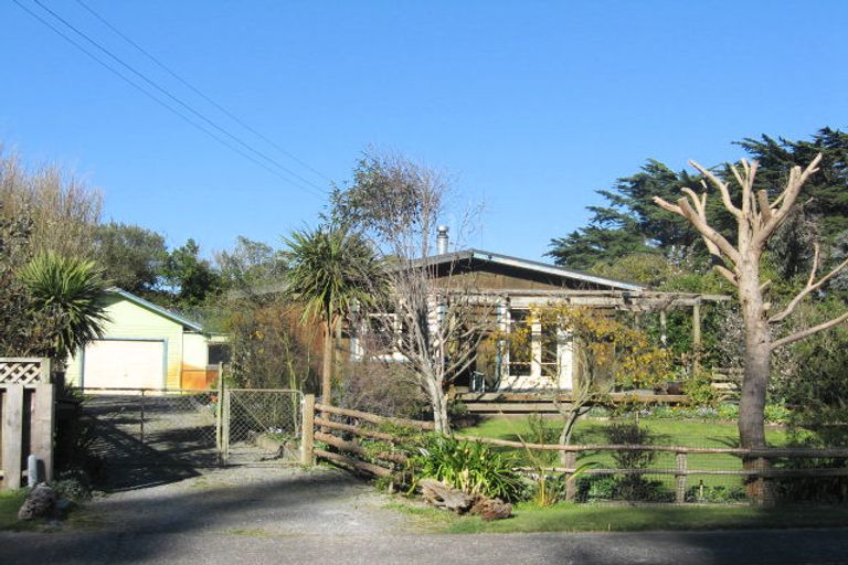 Photo of property in 557 Waitarere Beach Road, Waitarere Beach, Levin, 5510