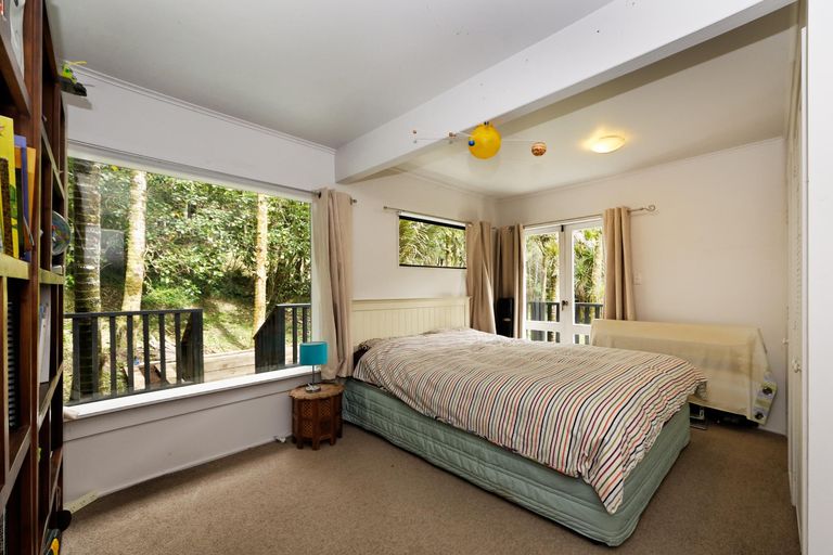 Photo of property in 5 Woontons Lane, Titirangi, Auckland, 0604
