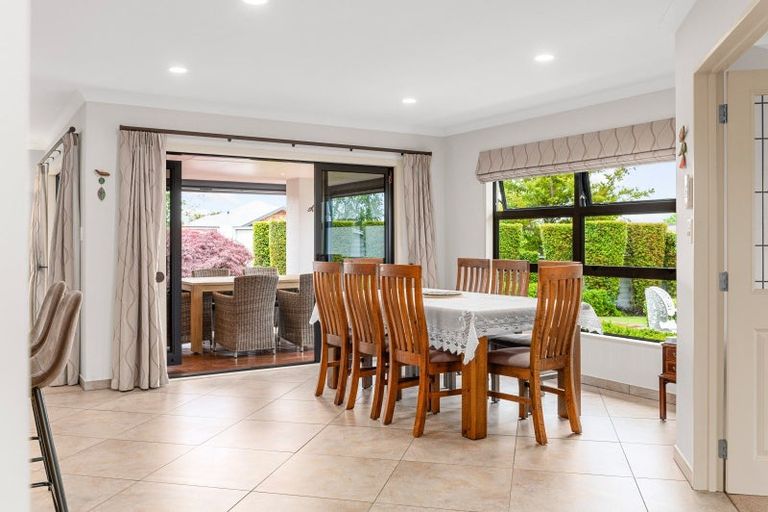 Photo of property in 2 Compton Grove, Huntington, Hamilton, 3210