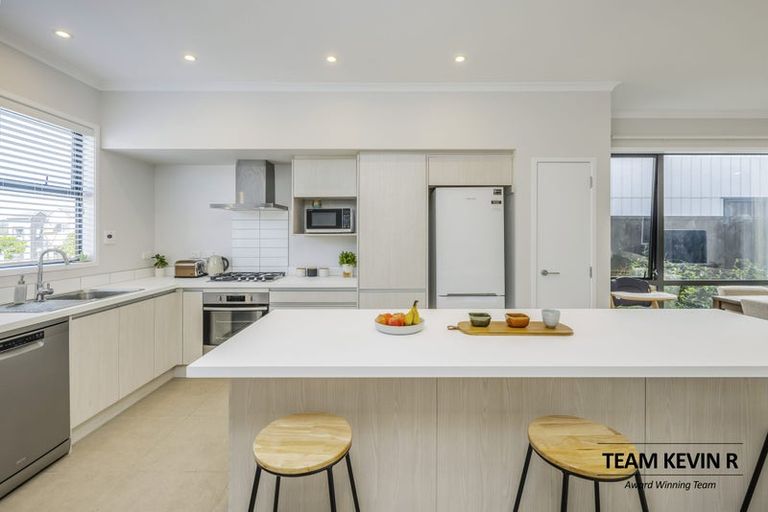 Photo of property in 6 Kapia Road, Westgate, Auckland, 0614