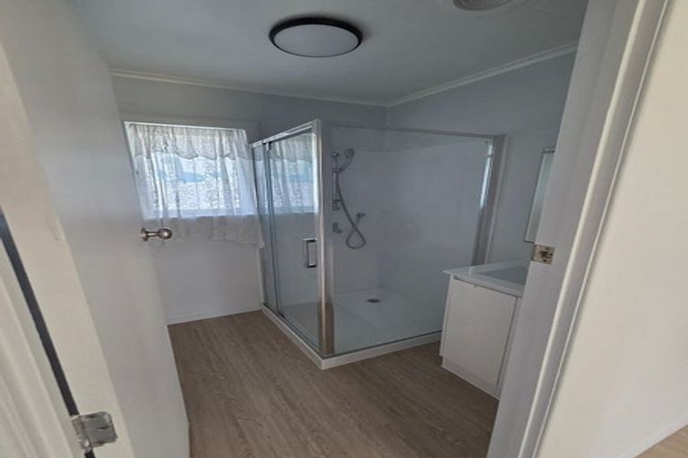 Photo of property in 22a Sutton Crescent, Papakura, 2110