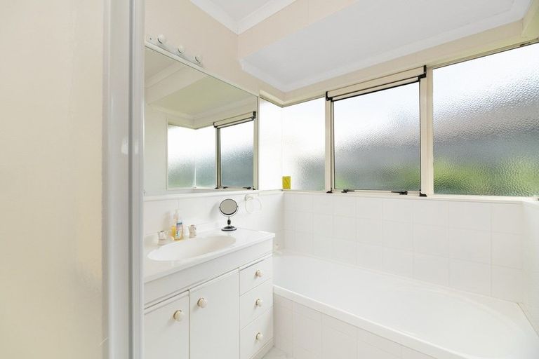 Photo of property in 16 Laguna Key, Papamoa Beach, Papamoa, 3118