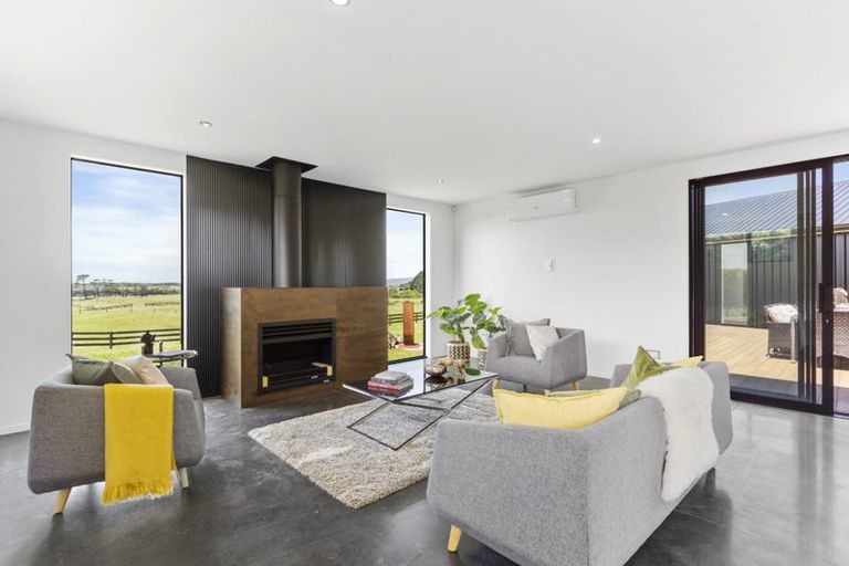 Photo of property in 5 Codlin Road, Waiuku, 2683