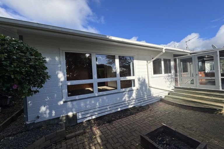Photo of property in 9 Versailles Street, Karori, Wellington, 6012