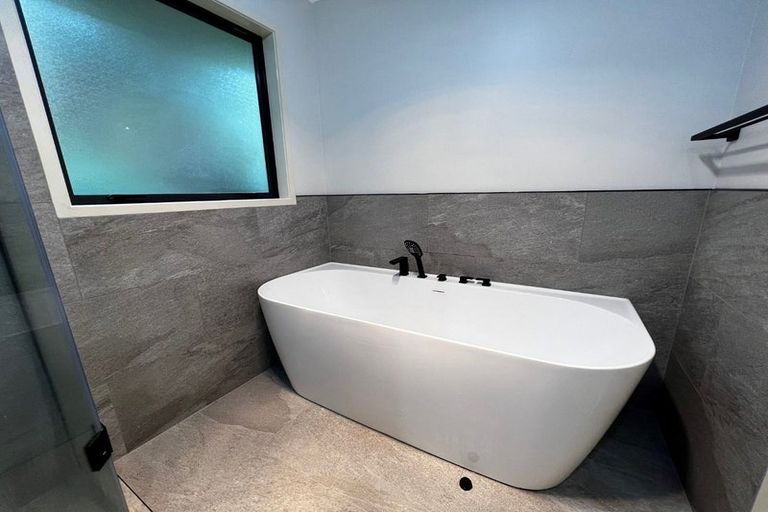 Photo of property in 45 Condor Place, Unsworth Heights, Auckland, 0632