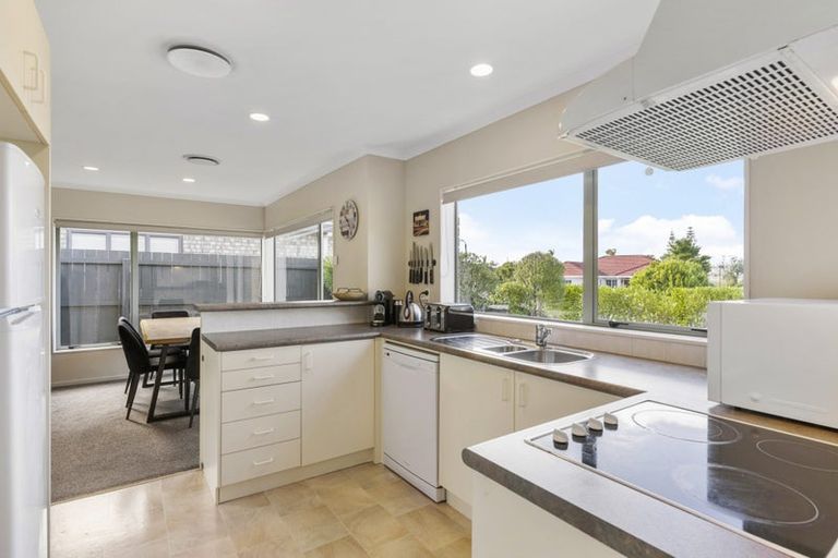 Photo of property in 71 Kath Hopper Drive, Orewa, 0931