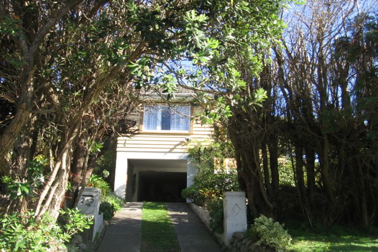 Photo of property in 22 Raroa Terrace, Tawa, Wellington, 5028