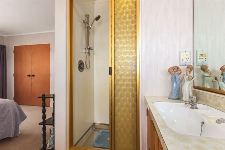 Photo of property in 2 Saint Aidans Way, Tawa, Wellington, 5028