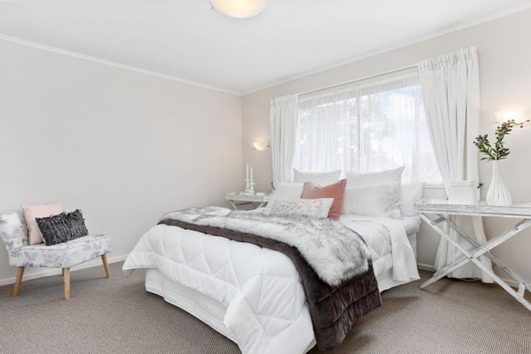 Photo of property in 2/27a Eastern Beach Road, Eastern Beach, Auckland, 2012