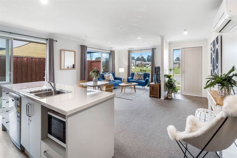 Photo of property in 36 Shillingford Boulevard, Rolleston, 7615