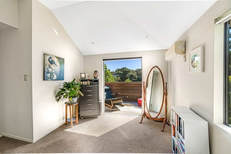 Photo of property in 2/63 Rawene Road, Birkenhead, Auckland, 0626