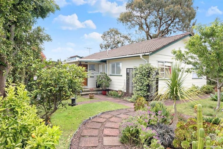 Photo of property in 30 Penfold Place, Henderson, Auckland, 0610