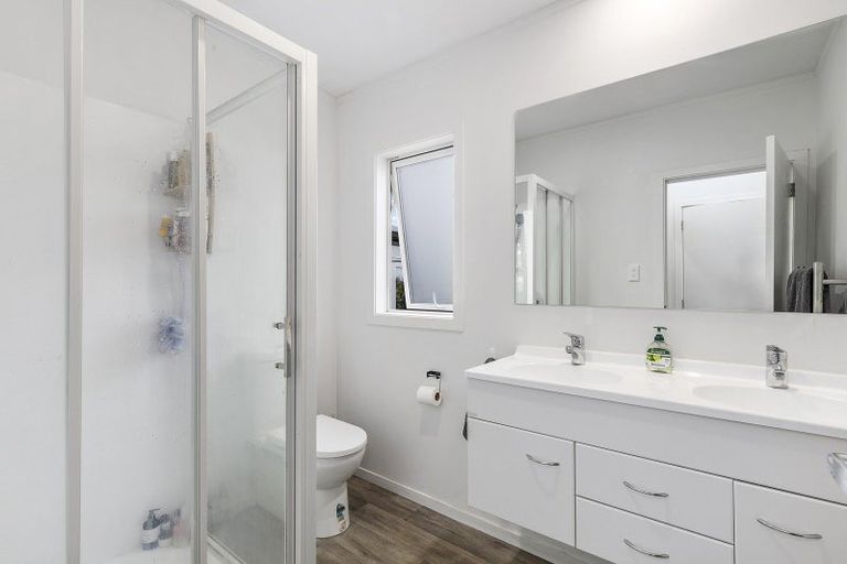 Photo of property in 28 Arahanga Grove, Maupuia, Wellington, 6022