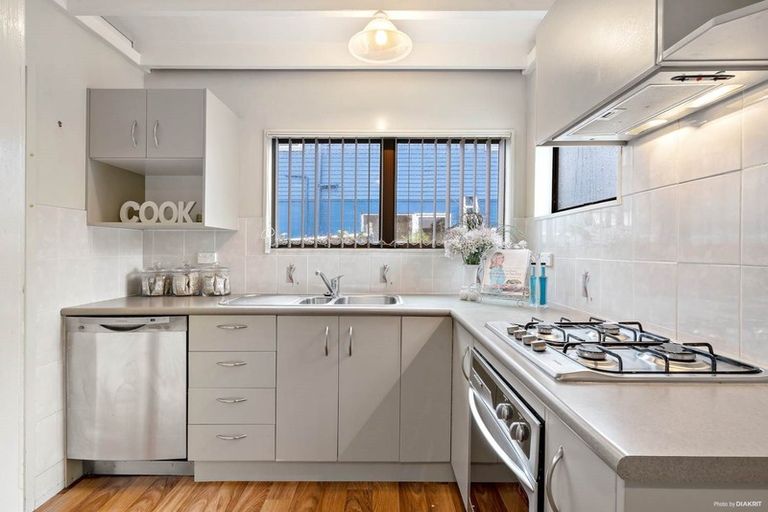 Photo of property in 46 Hobsonville Road, West Harbour, Auckland, 0618