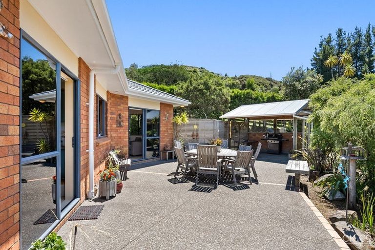 Photo of property in 8a Garrett Place, Riverstone Terraces, Upper Hutt, 5018