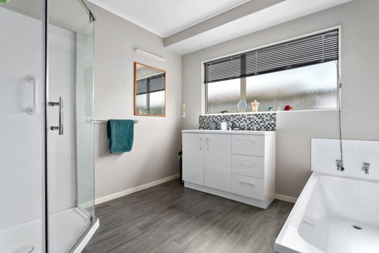 Photo of property in 13 Edgewater Grove, Whakatane, 3120