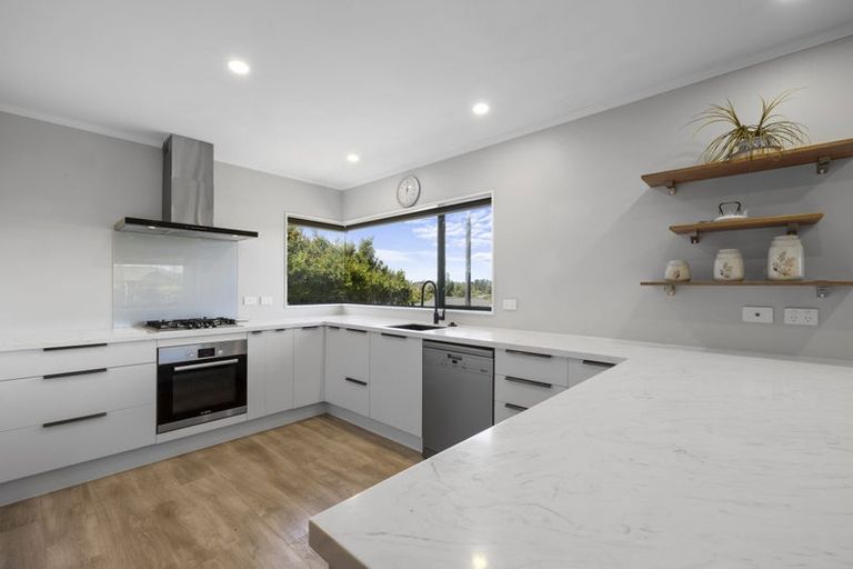 Photo of property in 9 Sandel Rise, Merrilands, New Plymouth, 4312