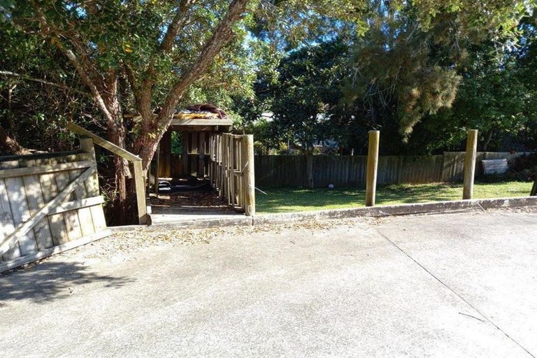 Photo of property in 50 Eugenia Rise, Totara Heights, Auckland, 2105