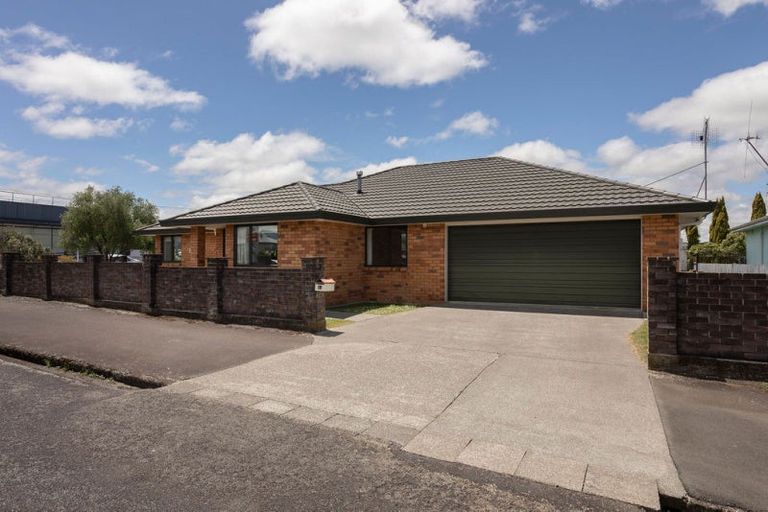 Photo of property in 1a Alma Street, Dannevirke, 4930