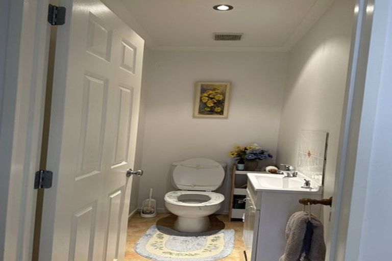 Photo of property in 2 George Deane Place, Greenhithe, Auckland, 0632